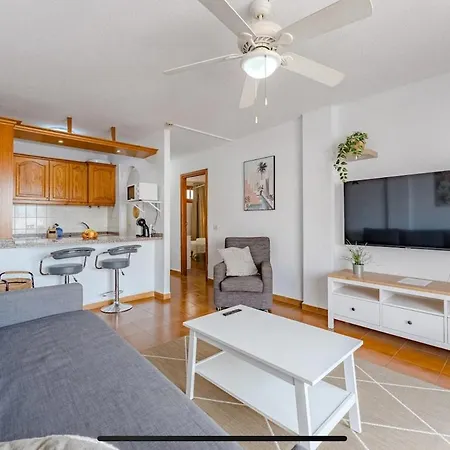 Pool View Garden Apartment *