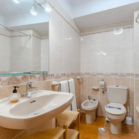 Pool View Garden Apartment