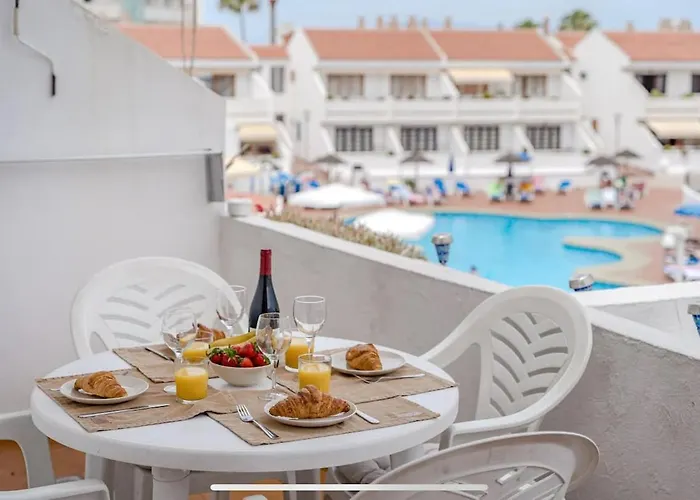 Pool View Garden Apartment *