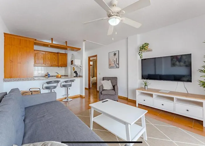 Pool View Garden Apartment *