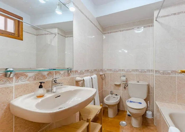 Pool View Garden Apartment